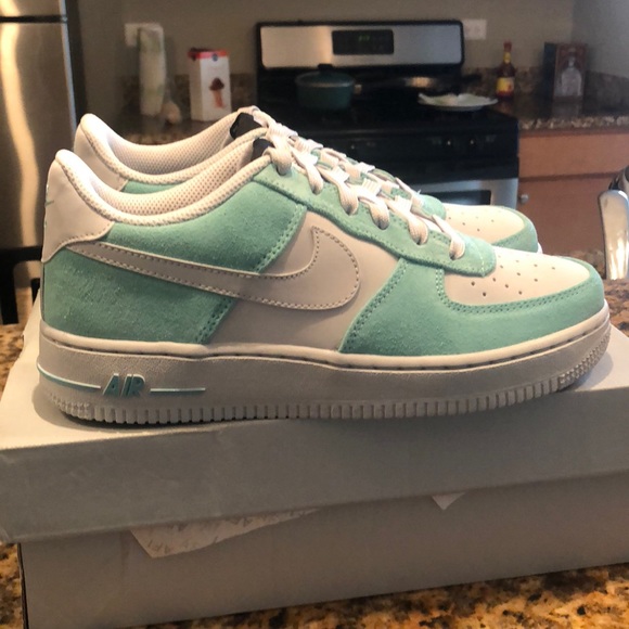 Air Force 1 - Picture 3 of 5